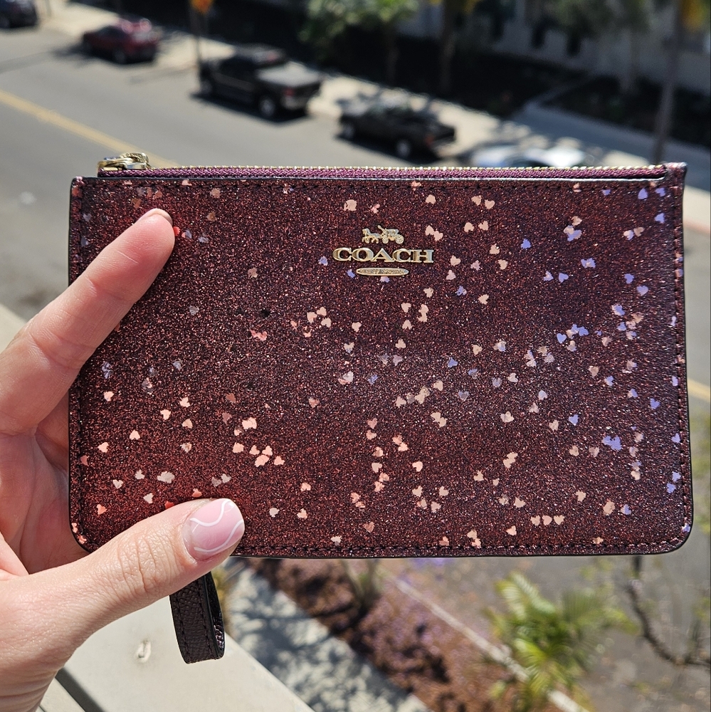 ❤️like new coach glitter wristlet❤️